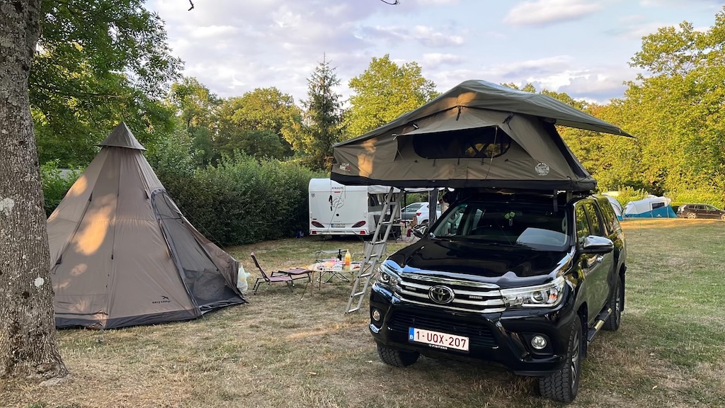 Daktent op auto